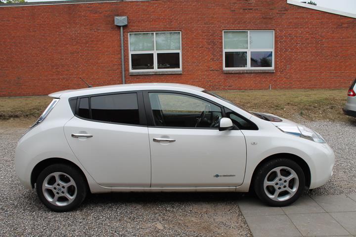 Hvid Nissan Leaf fra 2014