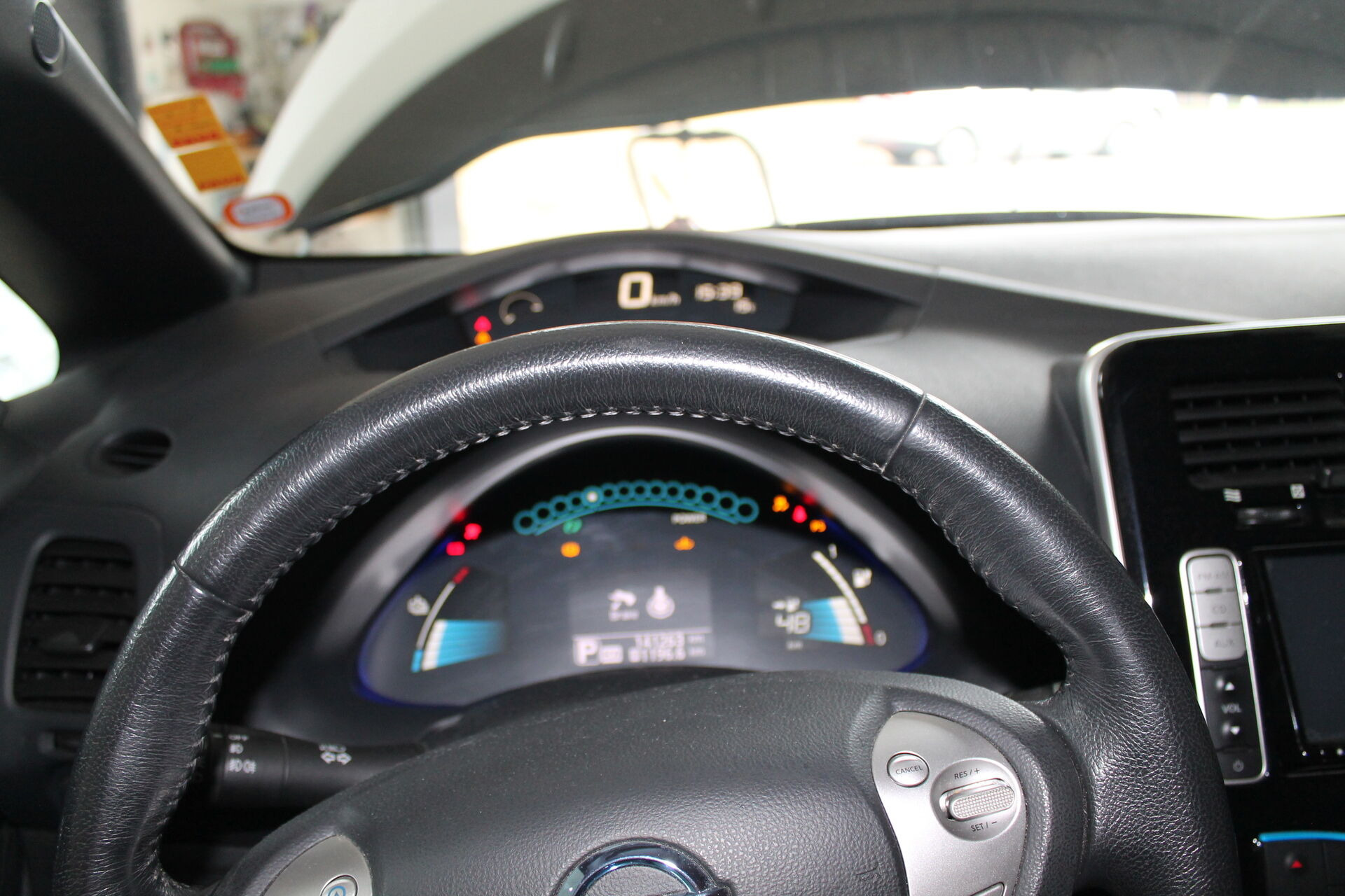 Hvid Nissan Leaf fra 2014