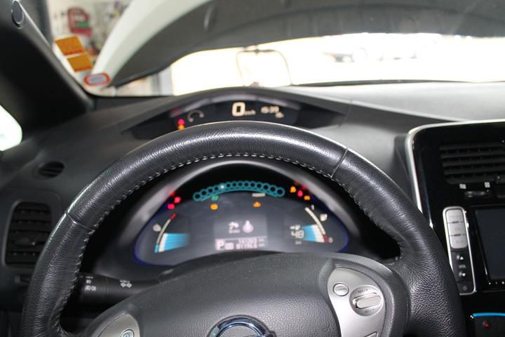 Hvid Nissan Leaf fra 2014
