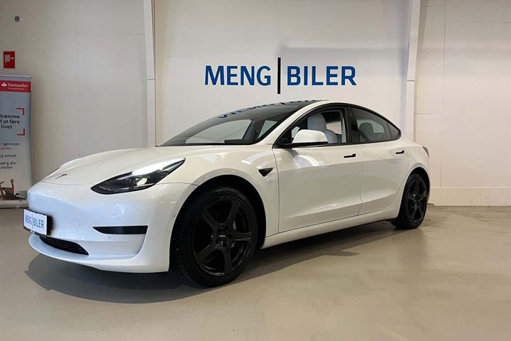 Hvid Tesla Model 3 fra 2021