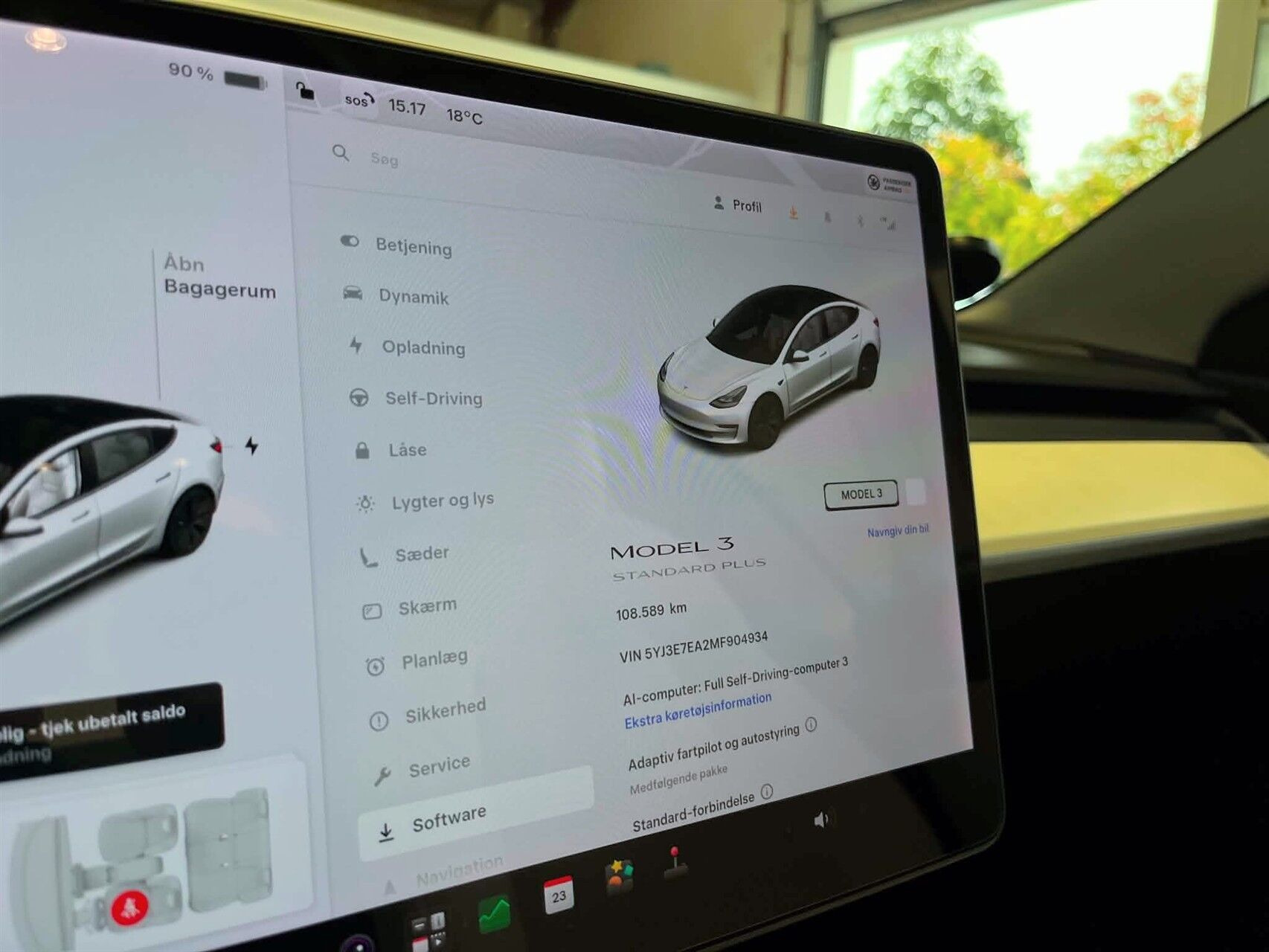 Hvid Tesla Model 3 fra 2021