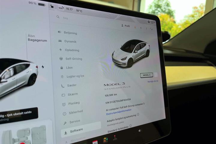 Hvid Tesla Model 3 fra 2021