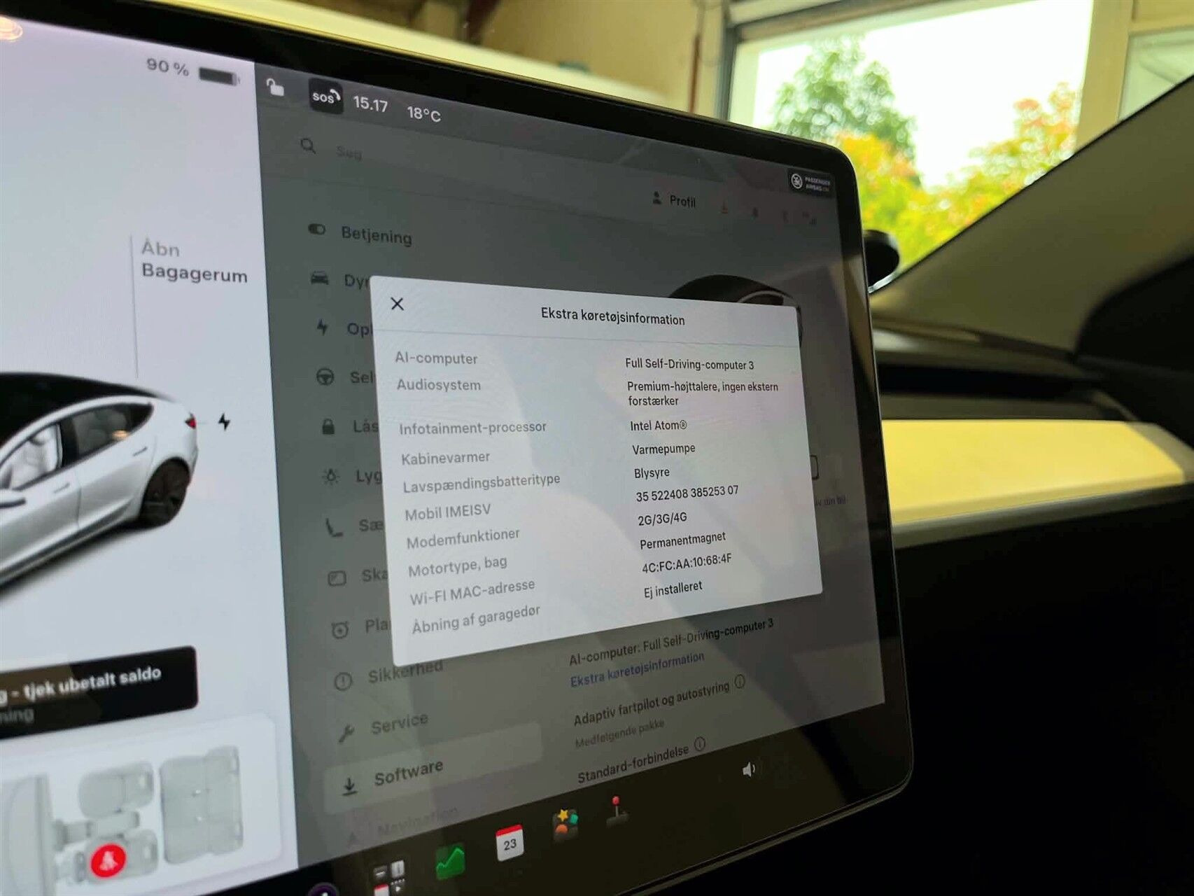 Hvid Tesla Model 3 fra 2021
