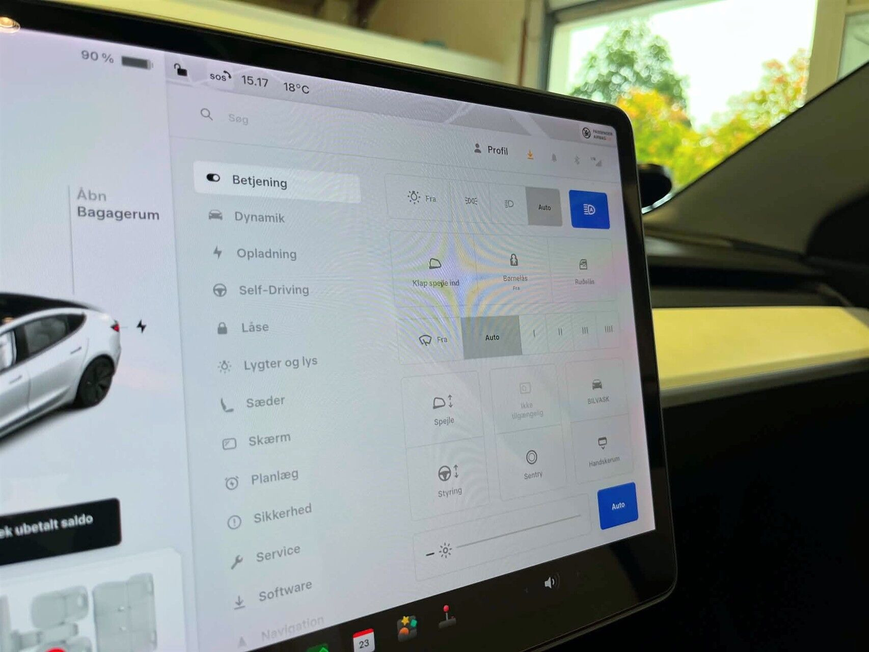 Hvid Tesla Model 3 fra 2021