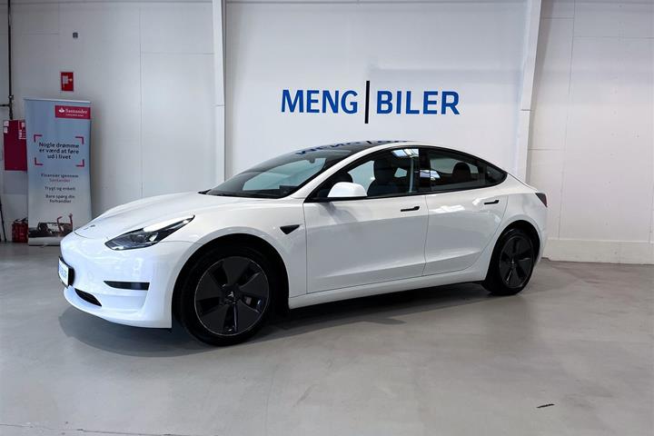 Hvid Tesla Model 3 fra 2023