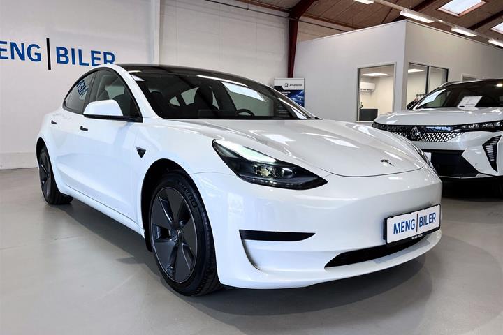 Hvid Tesla Model 3 fra 2023
