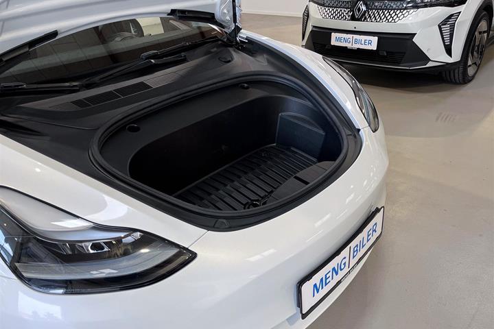 Hvid Tesla Model 3 fra 2023