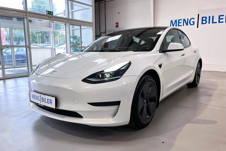 Hvid Tesla Model 3 fra 2023