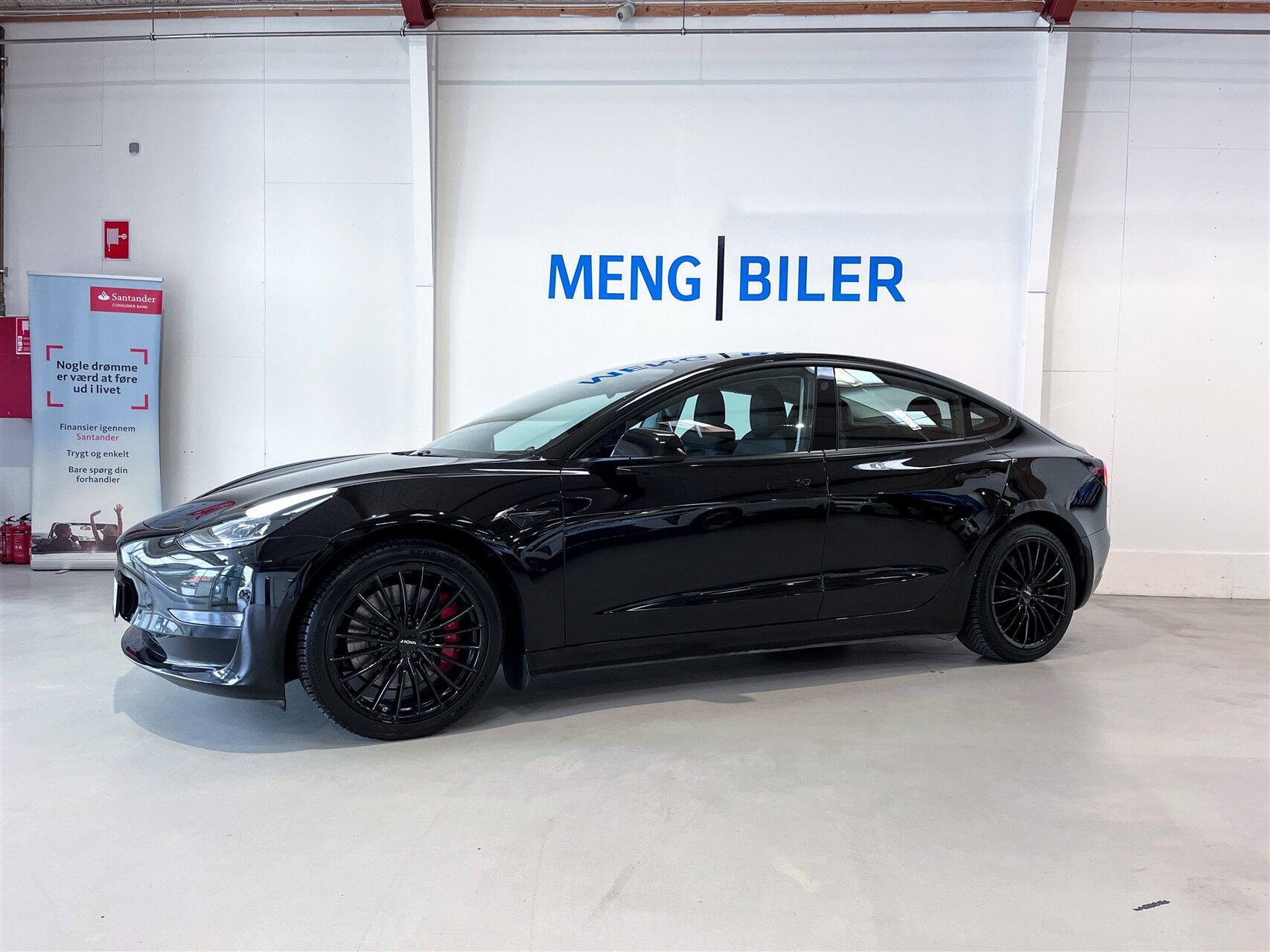 Sort Tesla Model 3 fra 2021