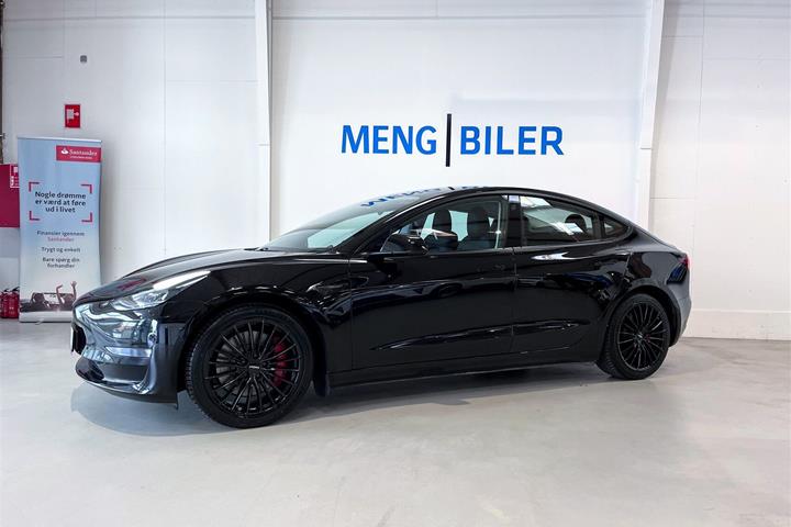Sort Tesla Model 3 fra 2021