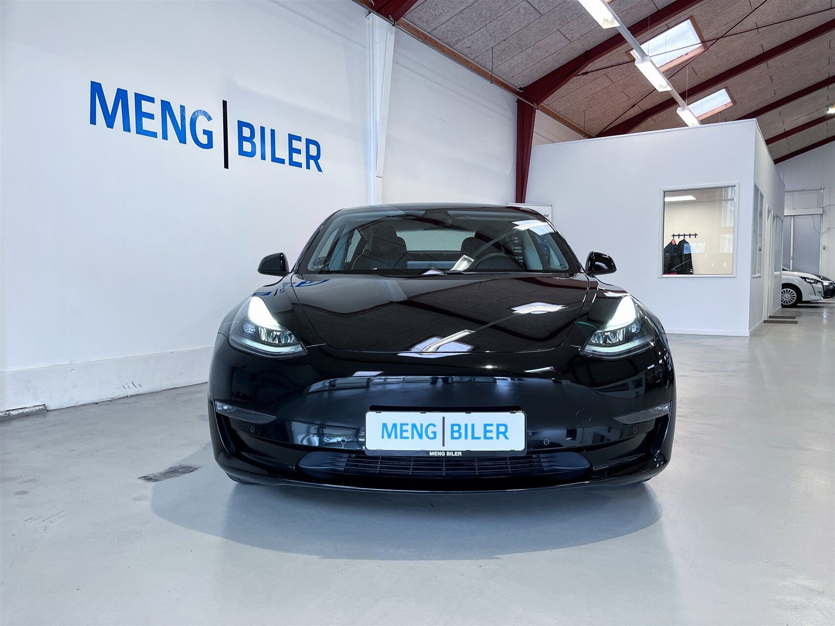 Sort Tesla Model 3 fra 2021