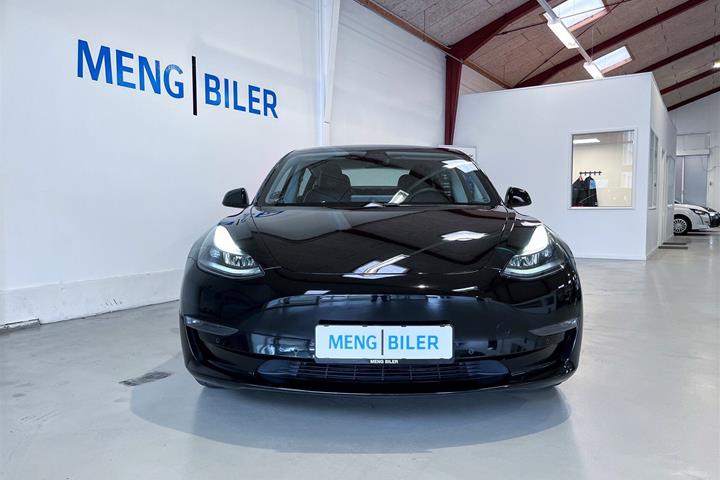 Sort Tesla Model 3 fra 2021
