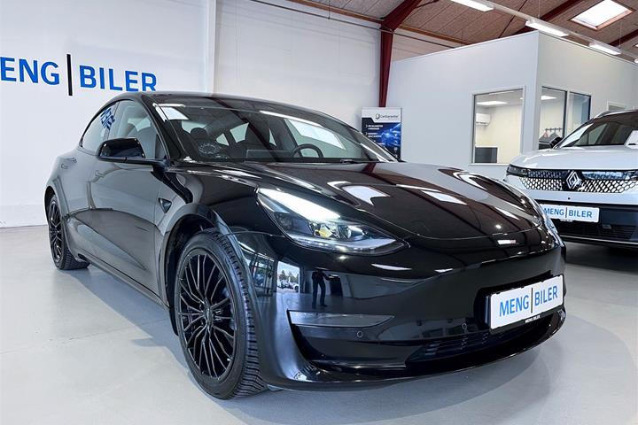Sort Tesla Model 3 fra 2021