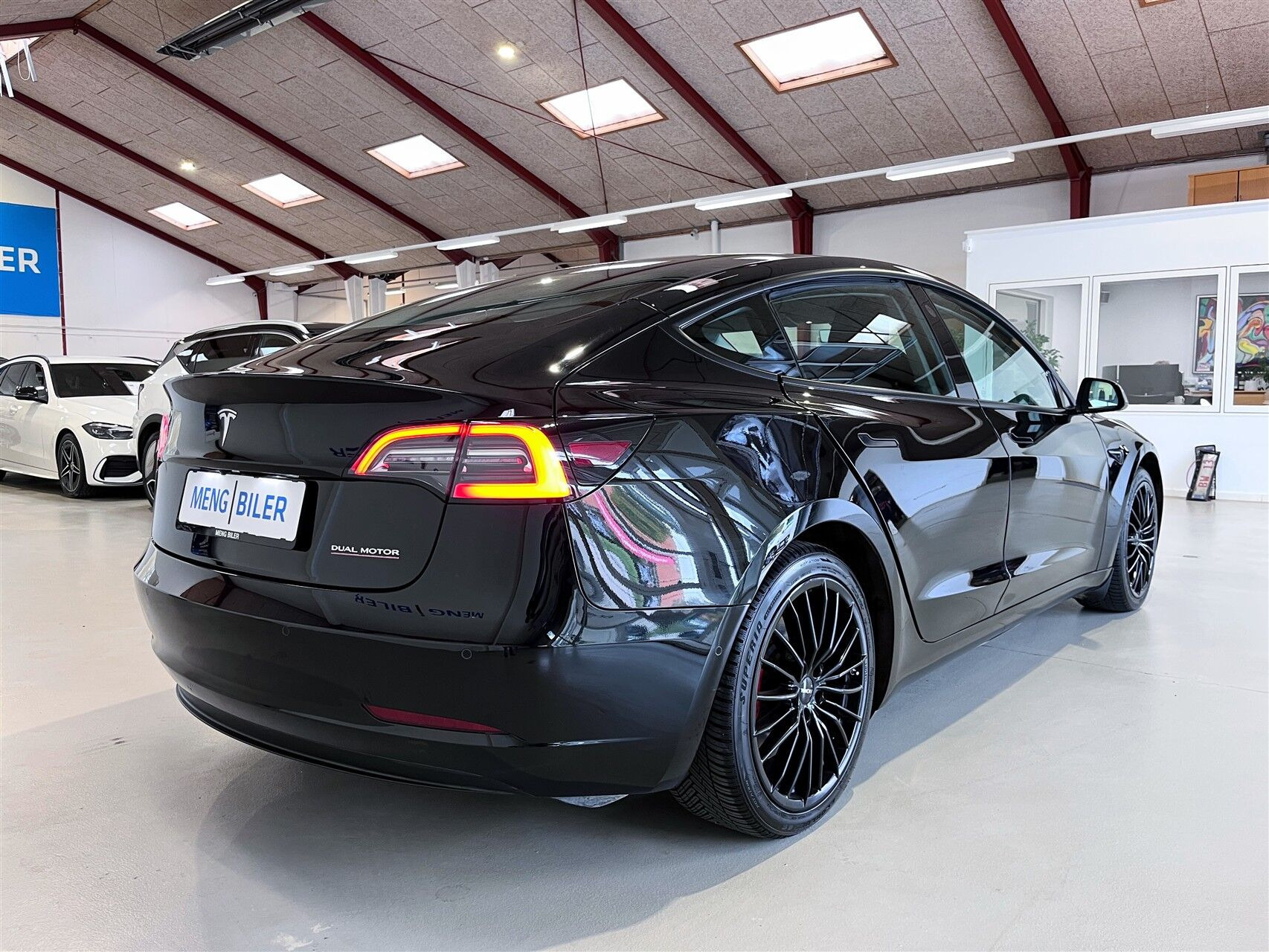 Sort Tesla Model 3 fra 2021