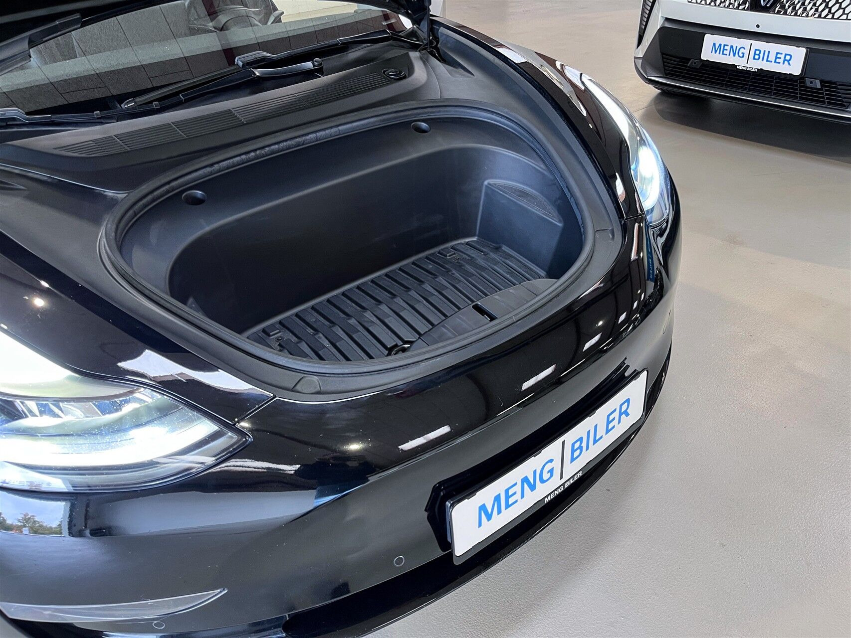 Sort Tesla Model 3 fra 2021