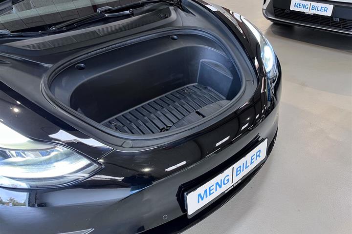 Sort Tesla Model 3 fra 2021