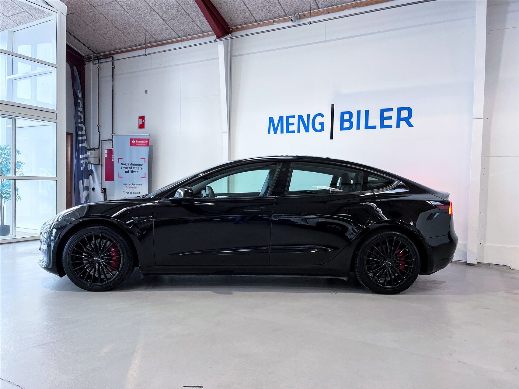 Sort Tesla Model 3 fra 2021