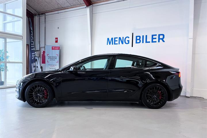 Sort Tesla Model 3 fra 2021