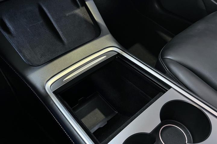 Sort Tesla Model 3 fra 2021