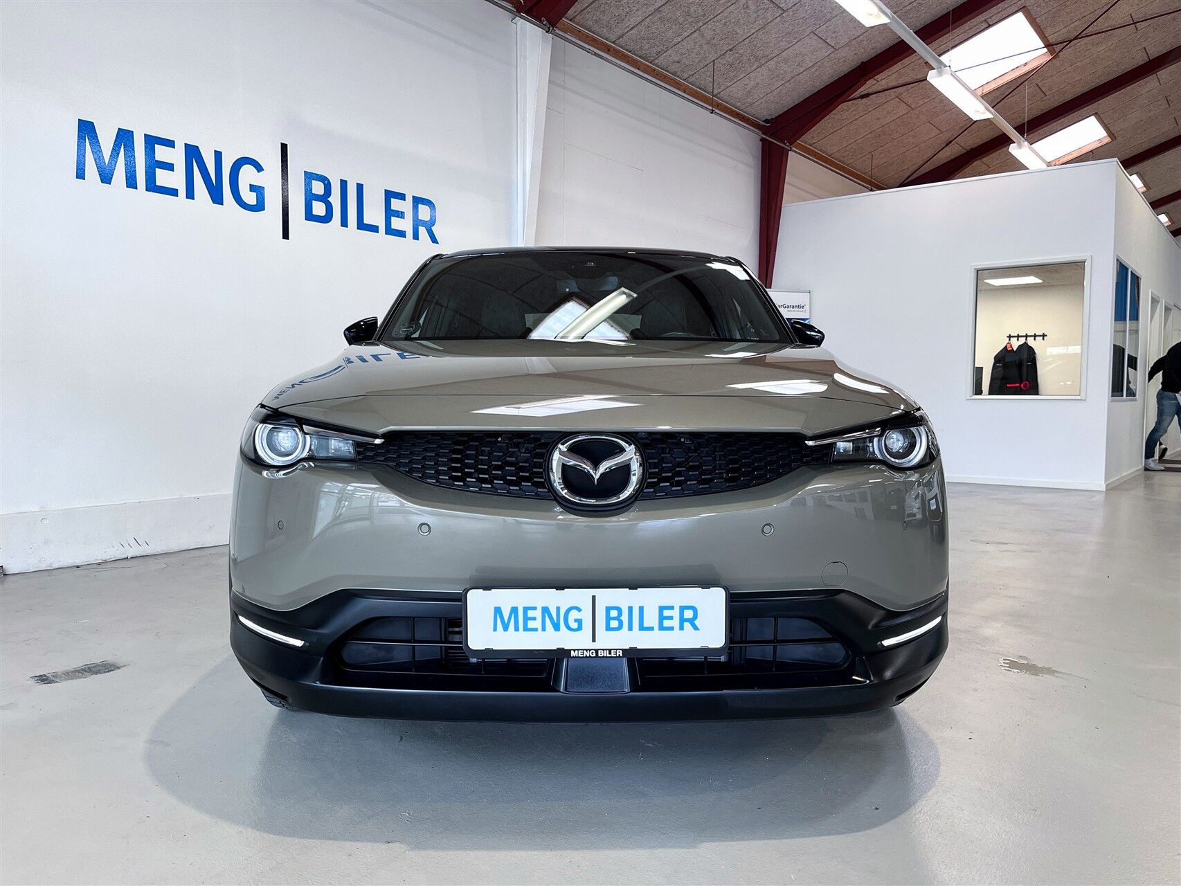 Brun Mazda MX-30 fra 2024