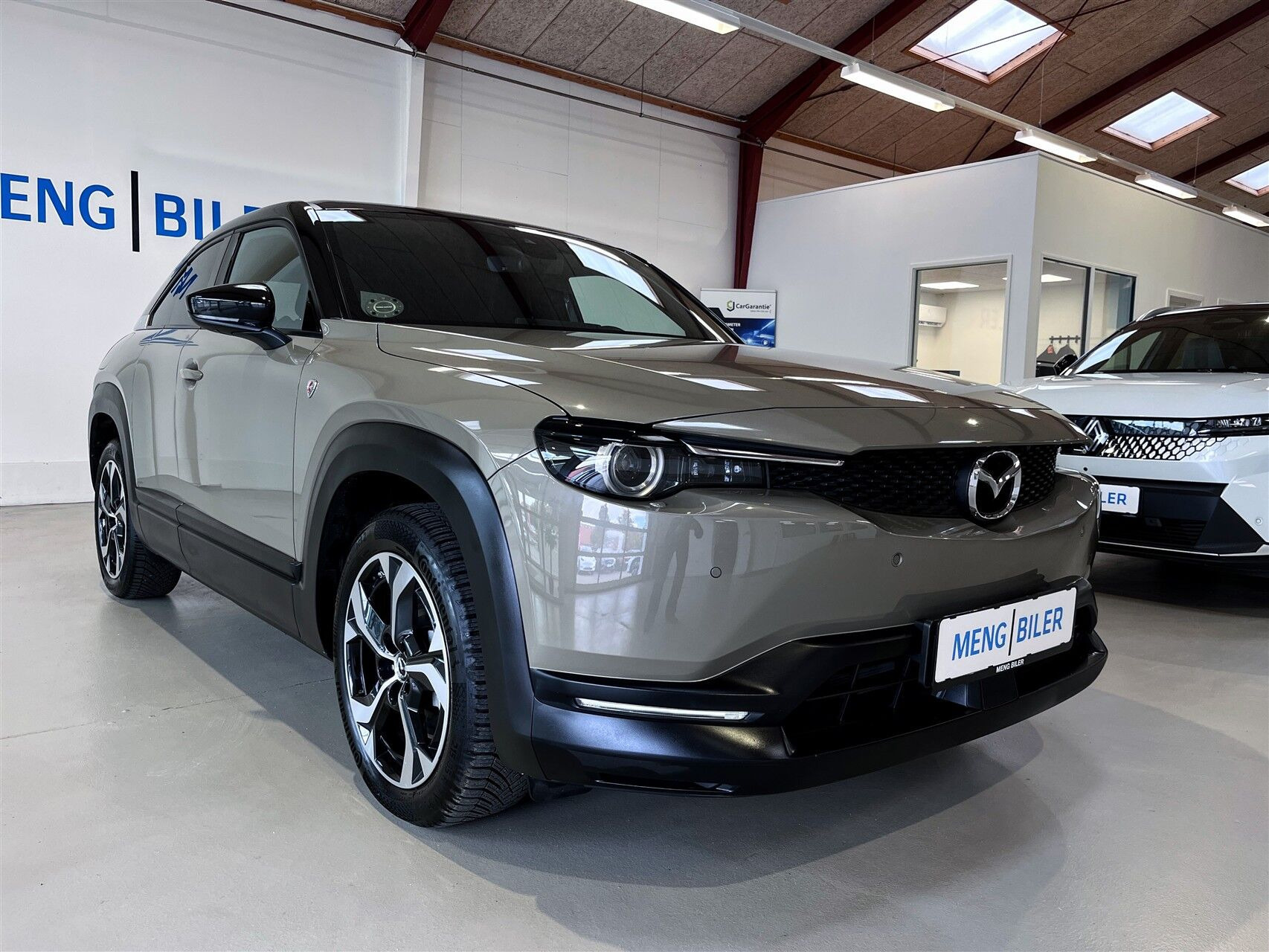 Brun Mazda MX-30 fra 2024