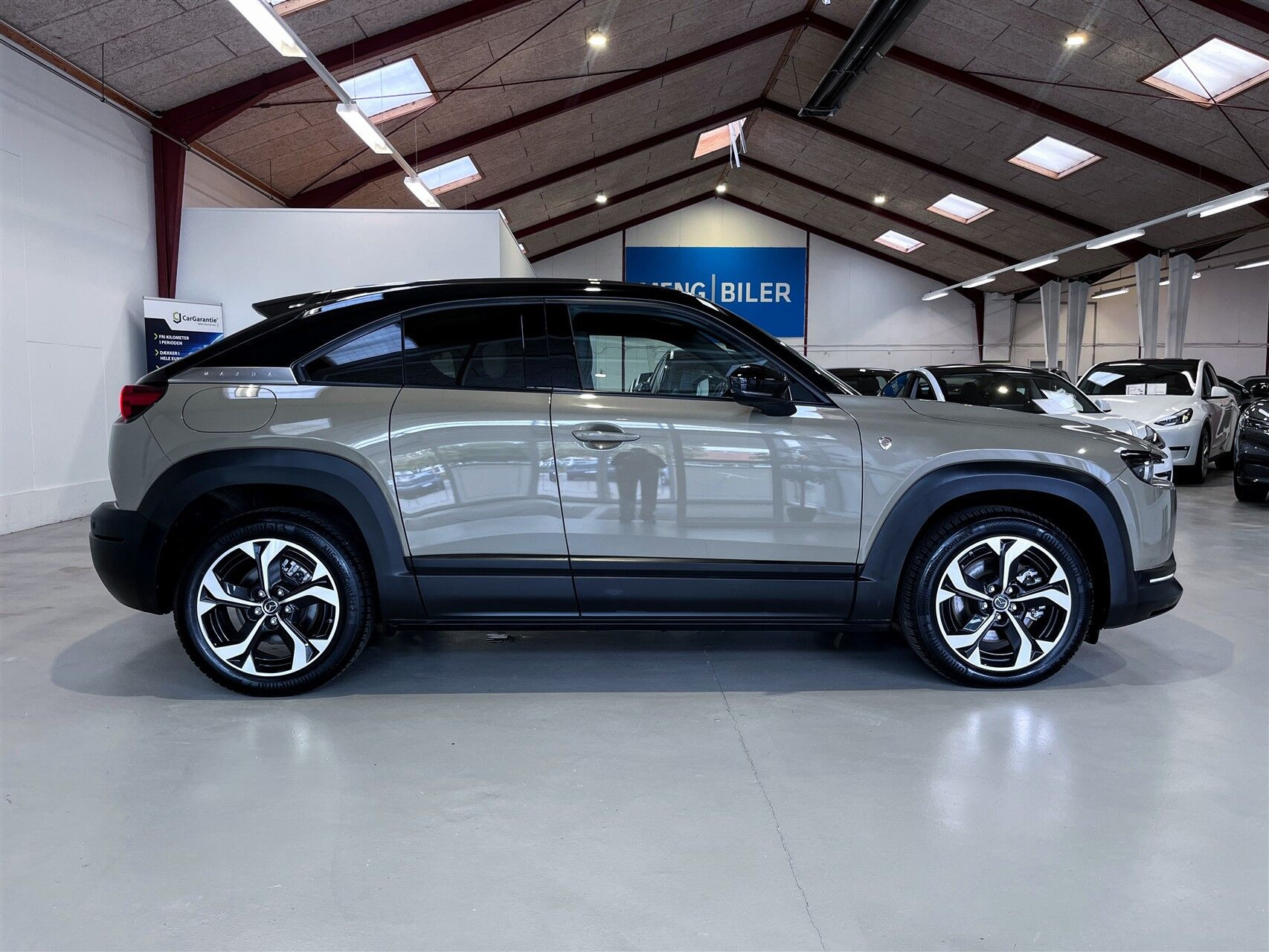 Brun Mazda MX-30 fra 2024