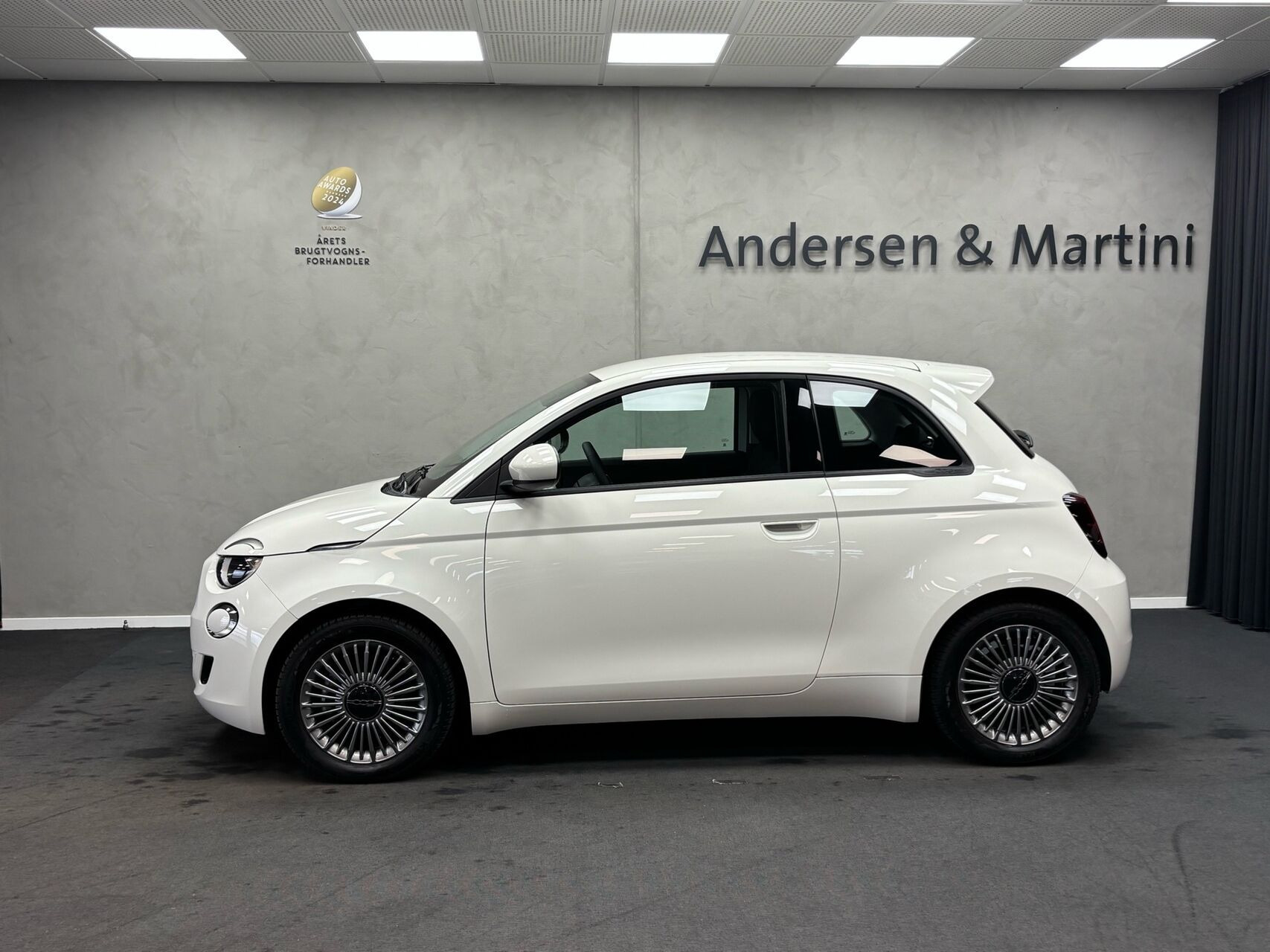 Hvid Fiat 500e fra 2023