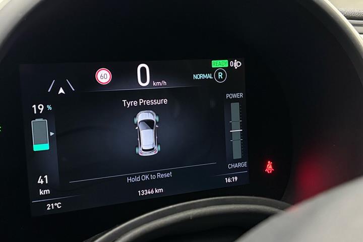 Hvid Fiat 500e fra 2023