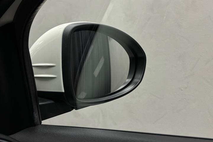 Hvid Fiat 500e fra 2023