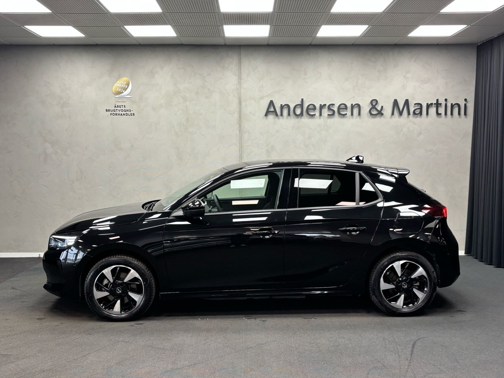 Sort Opel Corsa-e fra 2024