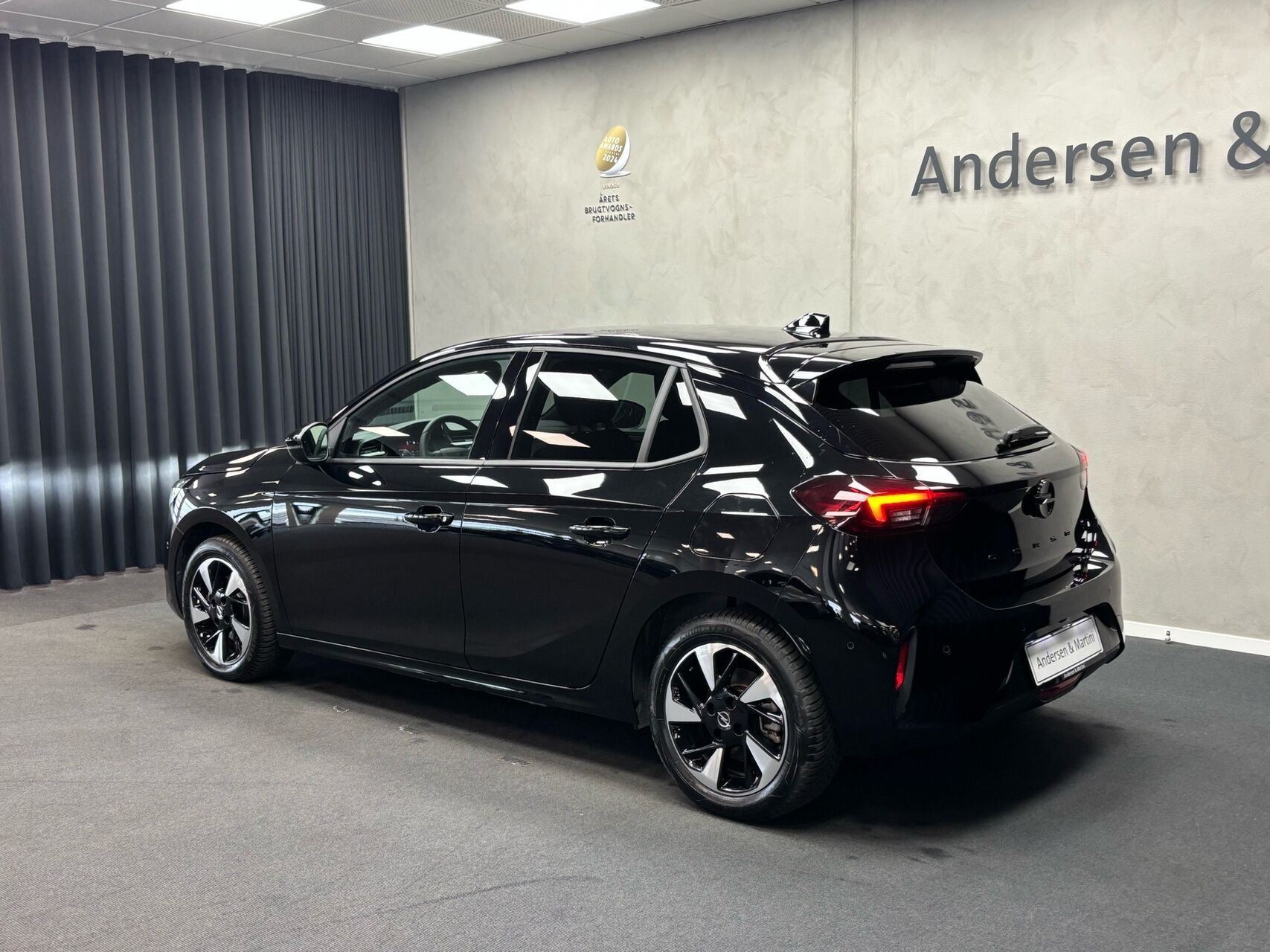 Sort Opel Corsa-e fra 2024