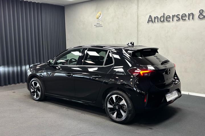 Sort Opel Corsa-e fra 2024