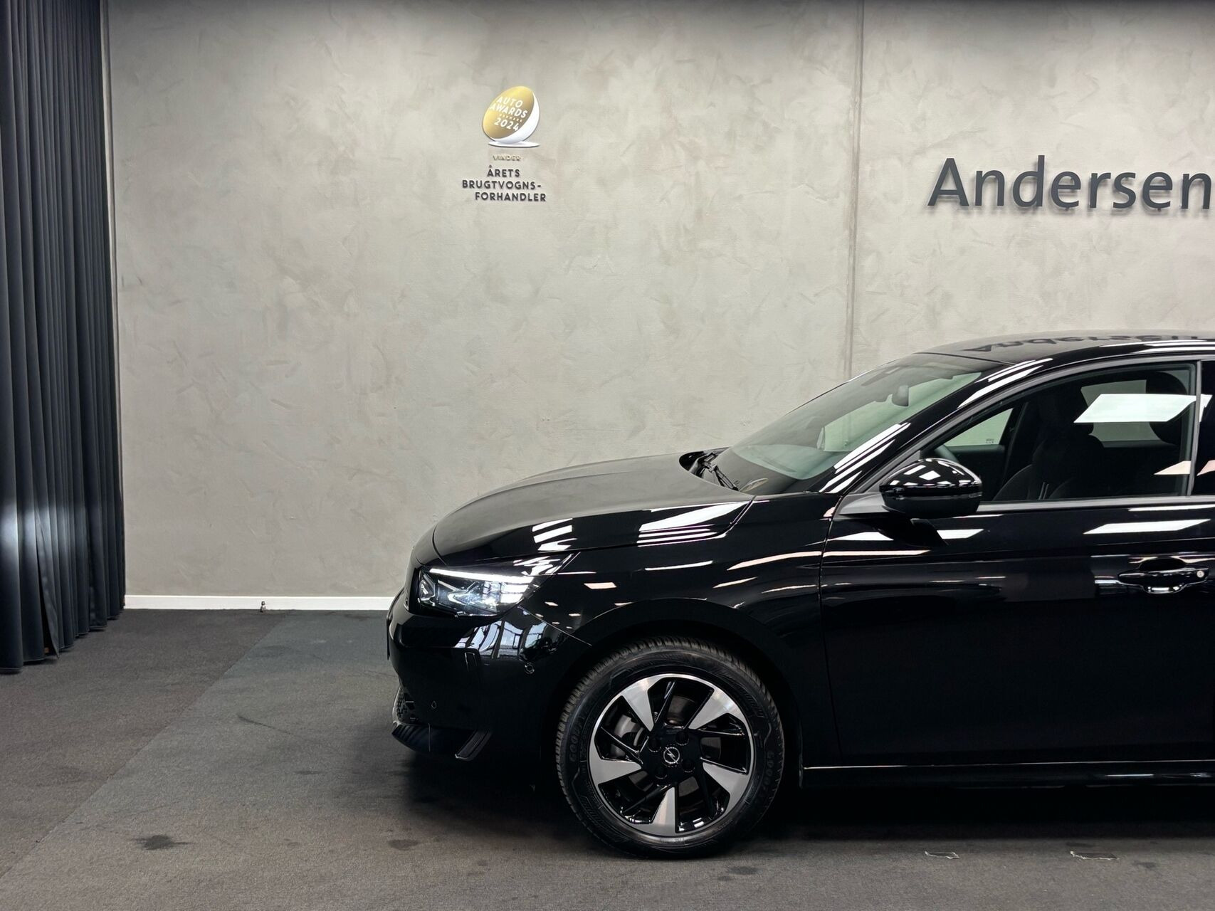 Sort Opel Corsa-e fra 2024