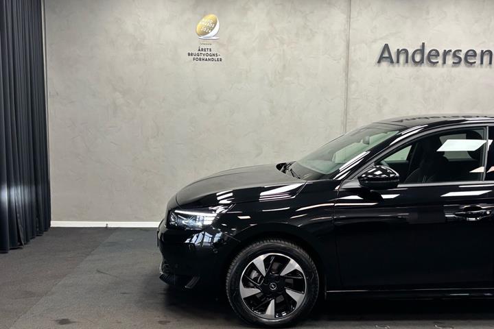 Sort Opel Corsa-e fra 2024