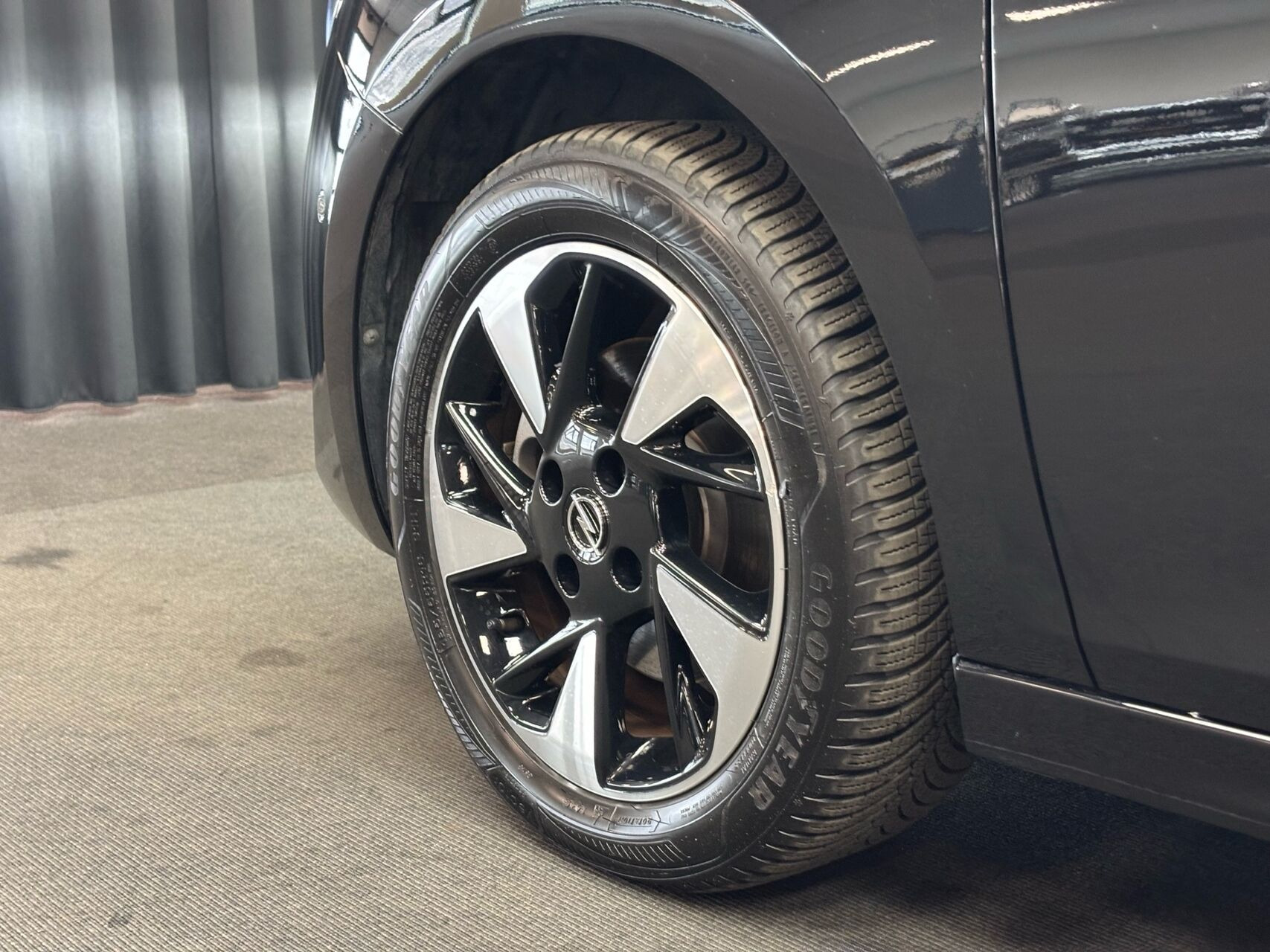 Sort Opel Corsa-e fra 2024