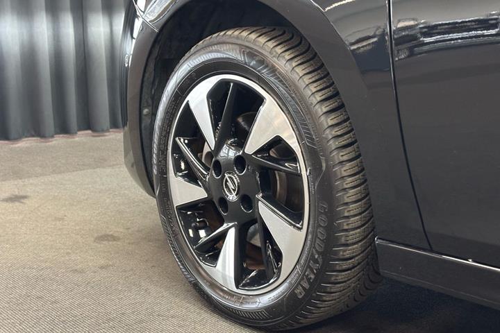 Sort Opel Corsa-e fra 2024