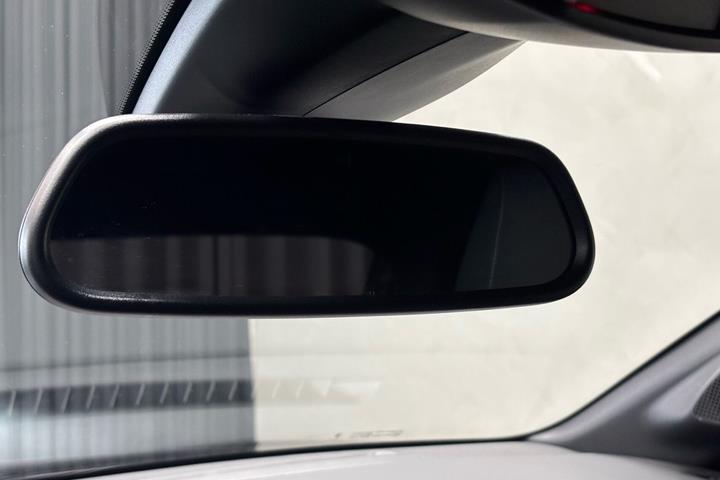 Sort Opel Corsa-e fra 2024