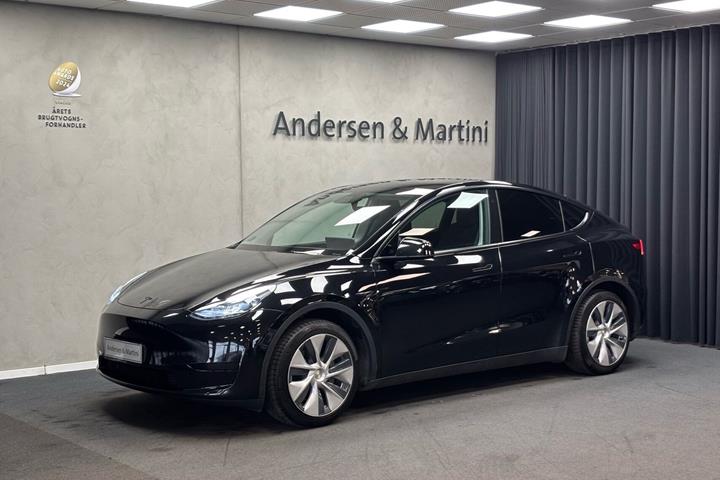 Sort Tesla Model Y fra 2022
