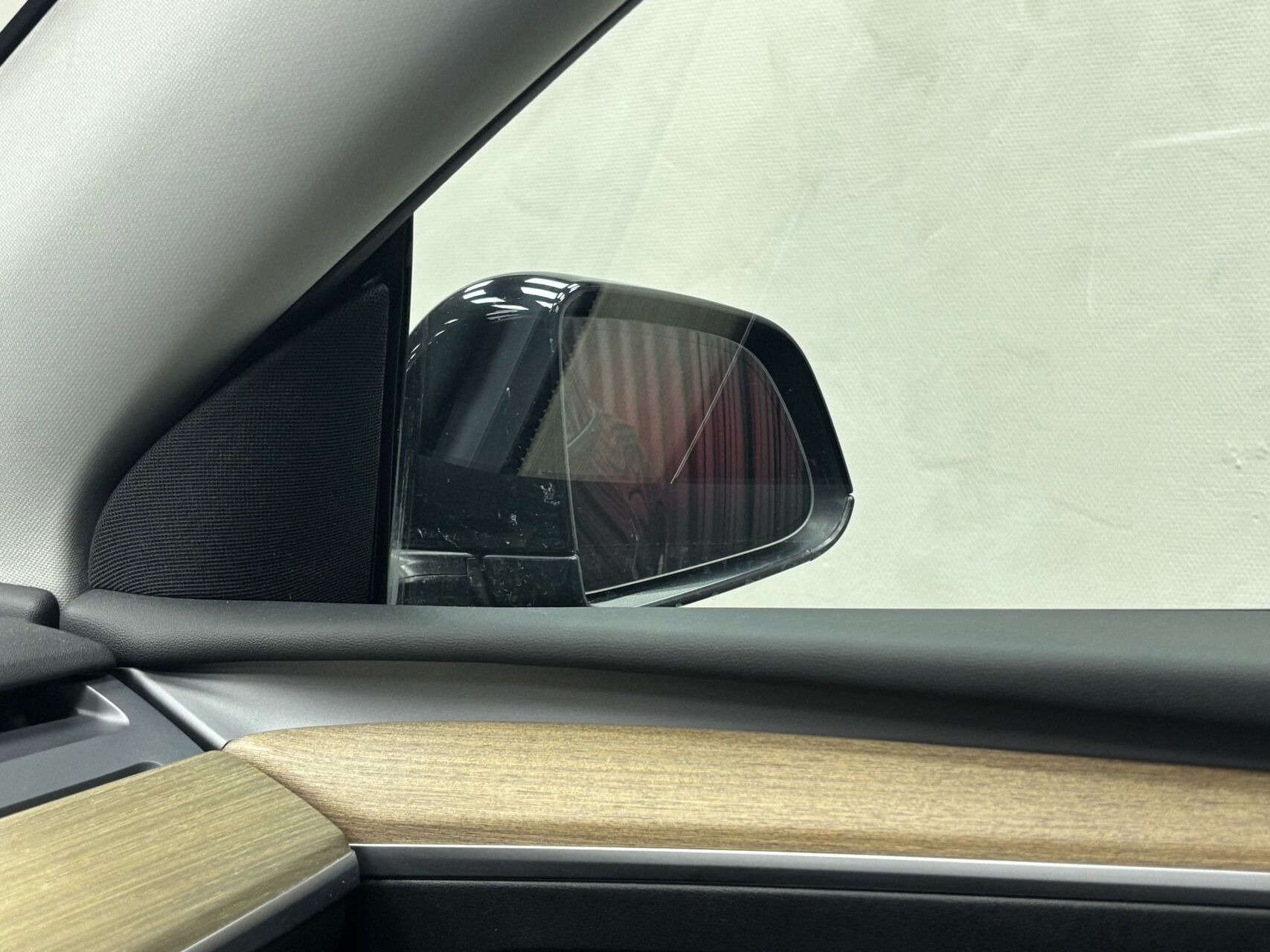 Sort Tesla Model Y fra 2022