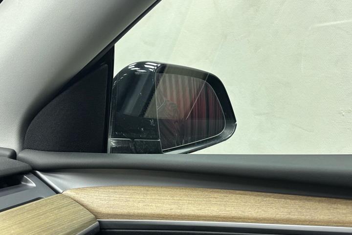 Sort Tesla Model Y fra 2022