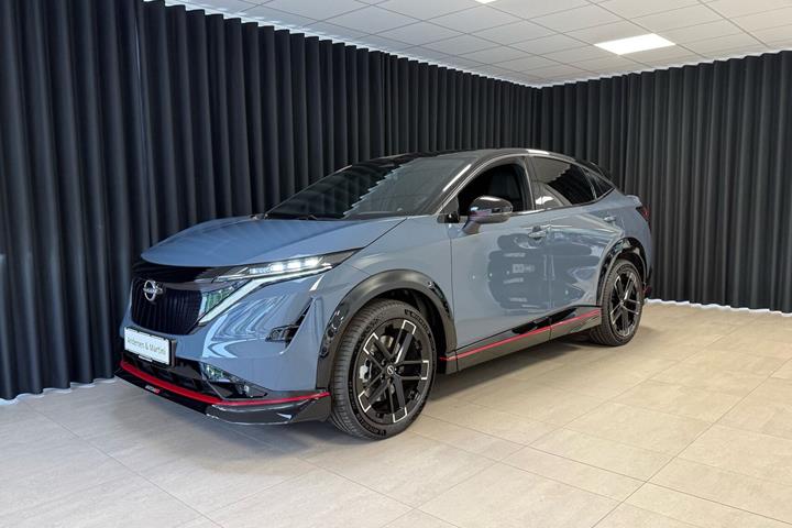 Grå Nissan Ariya fra 2026 set udefra