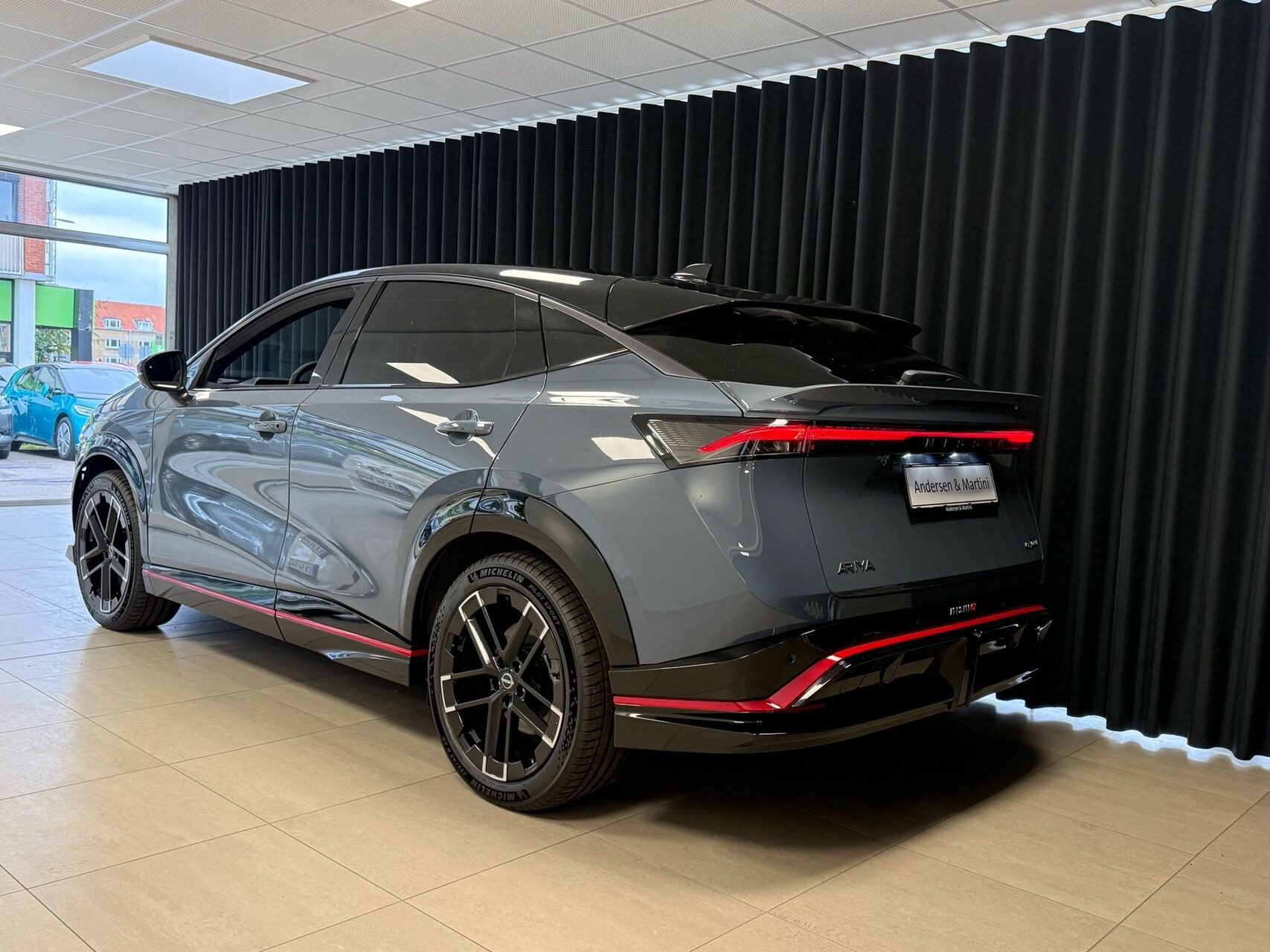 Grå Nissan Ariya fra 2026