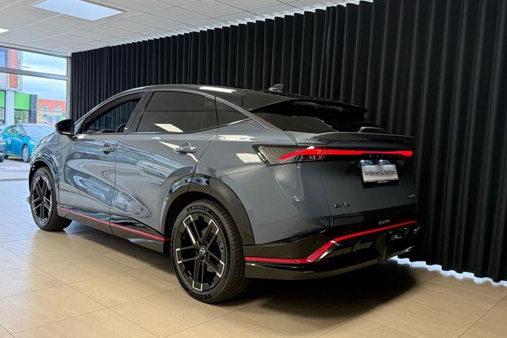 Grå Nissan Ariya fra 2026