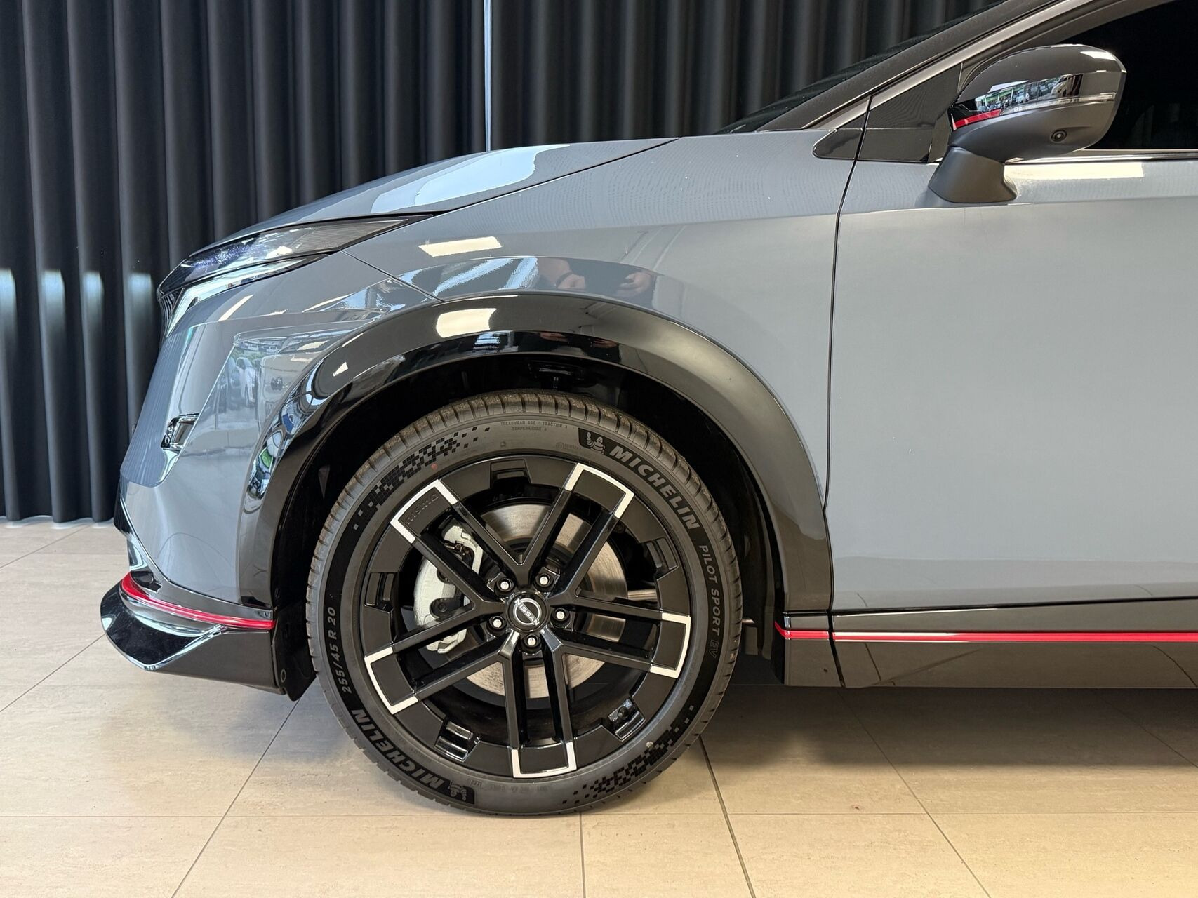 Grå Nissan Ariya fra 2026
