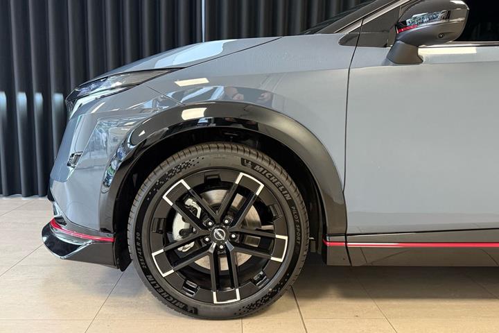 Grå Nissan Ariya fra 2026
