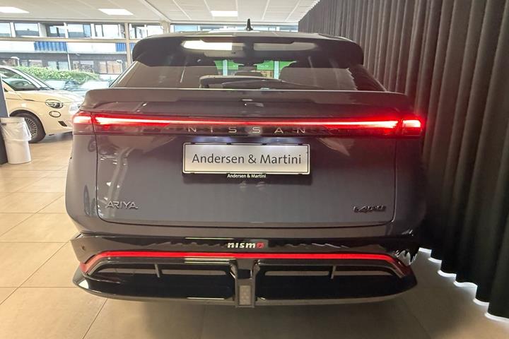 Grå Nissan Ariya fra 2026