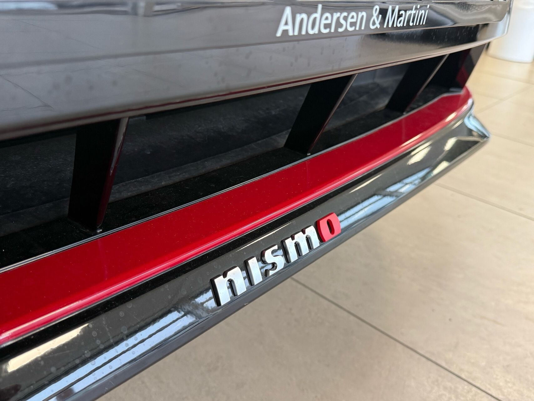Grå Nissan Ariya fra 2026