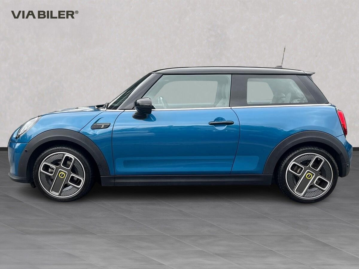 Blå Mini Cooper fra 2021