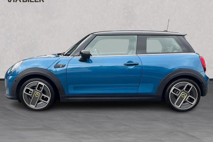 Blå Mini Cooper fra 2021