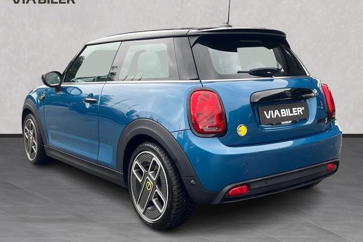 Blå Mini Cooper fra 2021